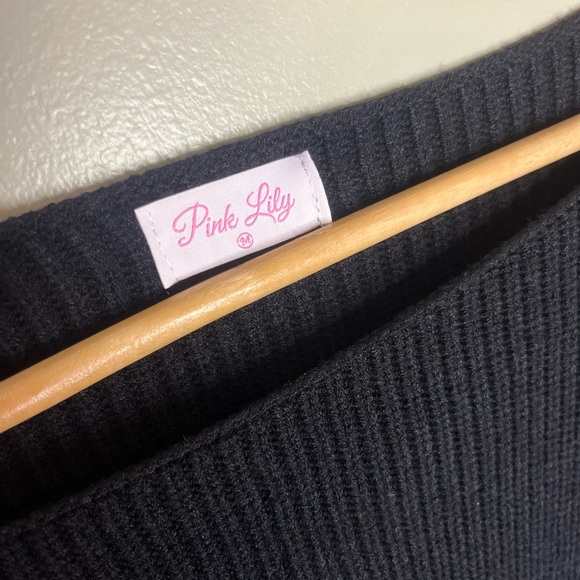 Pink Lily Scoop Neck Oversized Black Sweater. Like New. Size Medium. - Picture 3 of 3